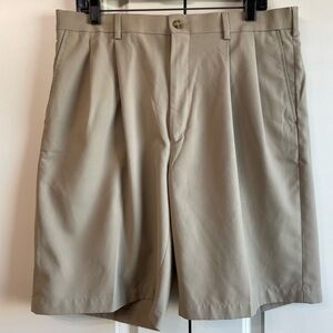 Men’s pro tour golf shorts from Belks. Size 36.